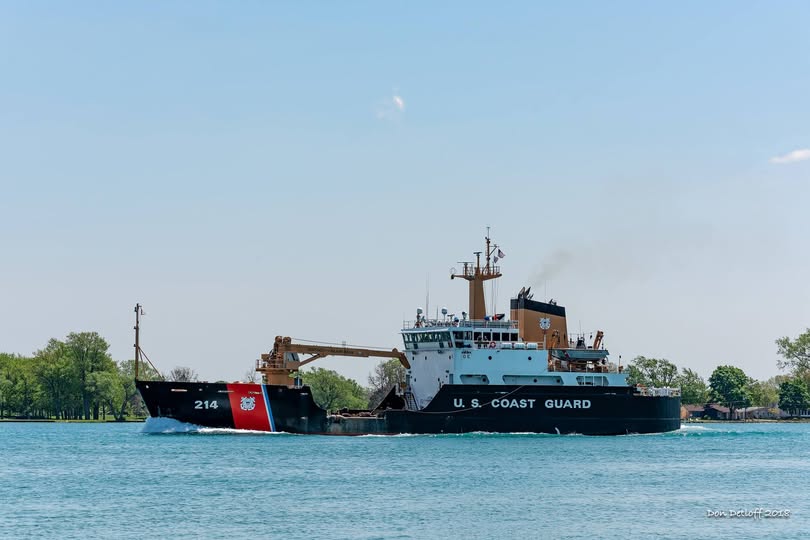 USCGC Hollyhock (WLB-214) L76cm Ship Model