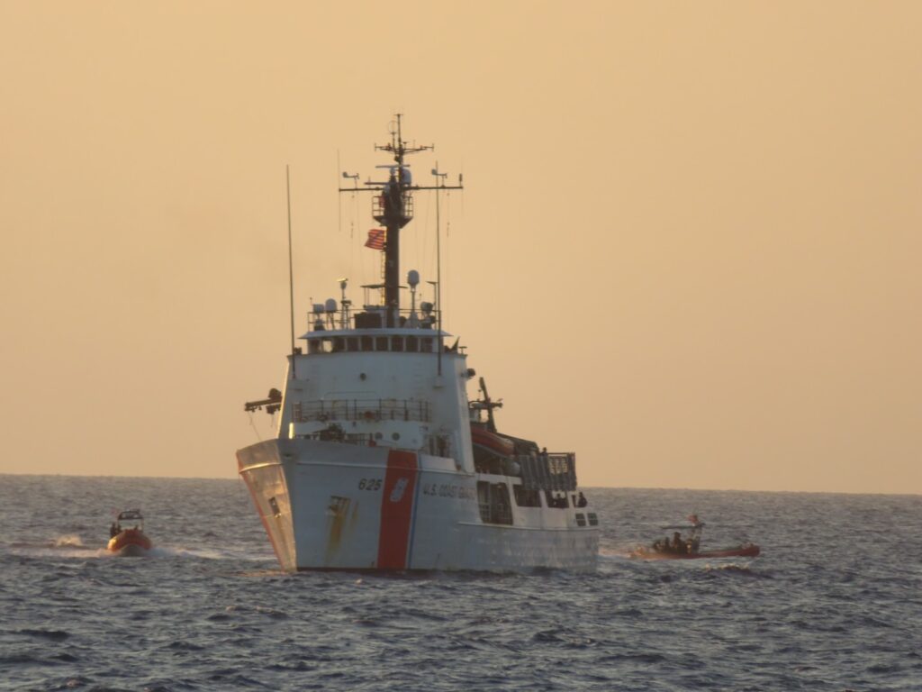 USCGC Venturous WMEC-625 L76cm Ship Model