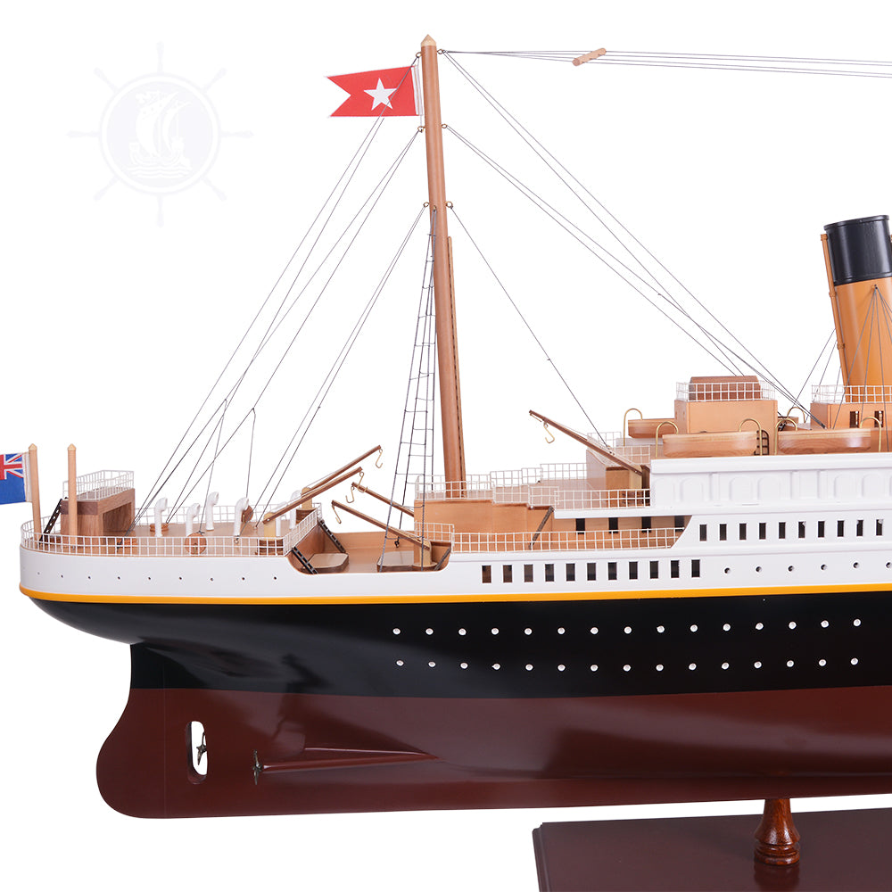 Titanic Painted XXL Exclusive Edition Cruiseship Model
