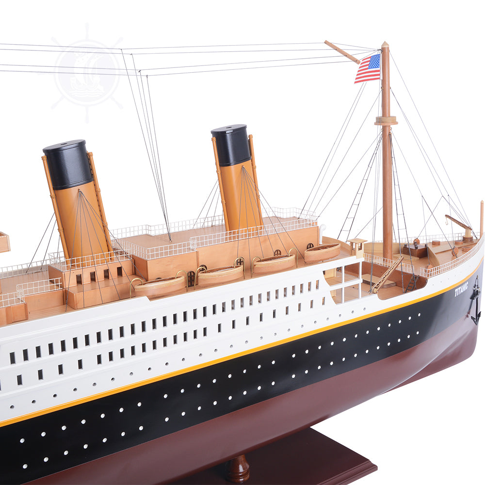 Titanic Painted XXL Exclusive Edition Cruiseship Model