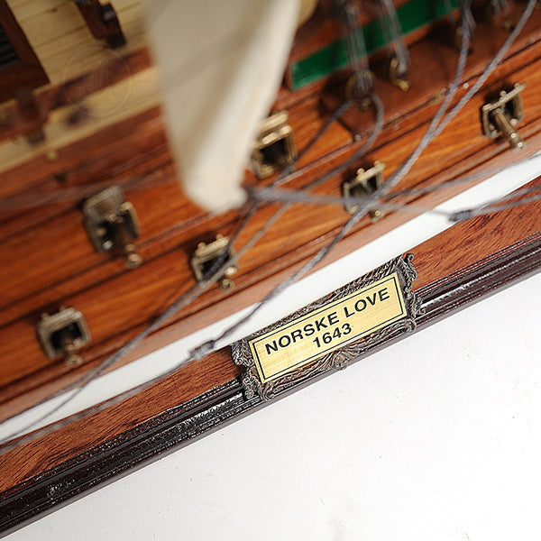 T196 - Norske Love Painted Admiral Line