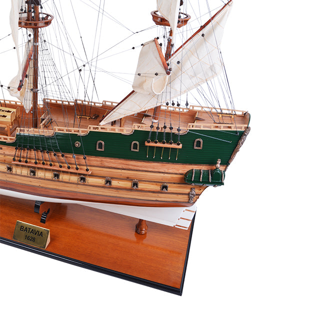BATAVIA XXL 120CM PAINTED | High-quality | Fully Assembled Wooden Ship Models For Wholesale