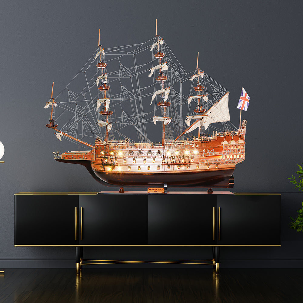 T374 - Sovereign of the Sea XL with lights