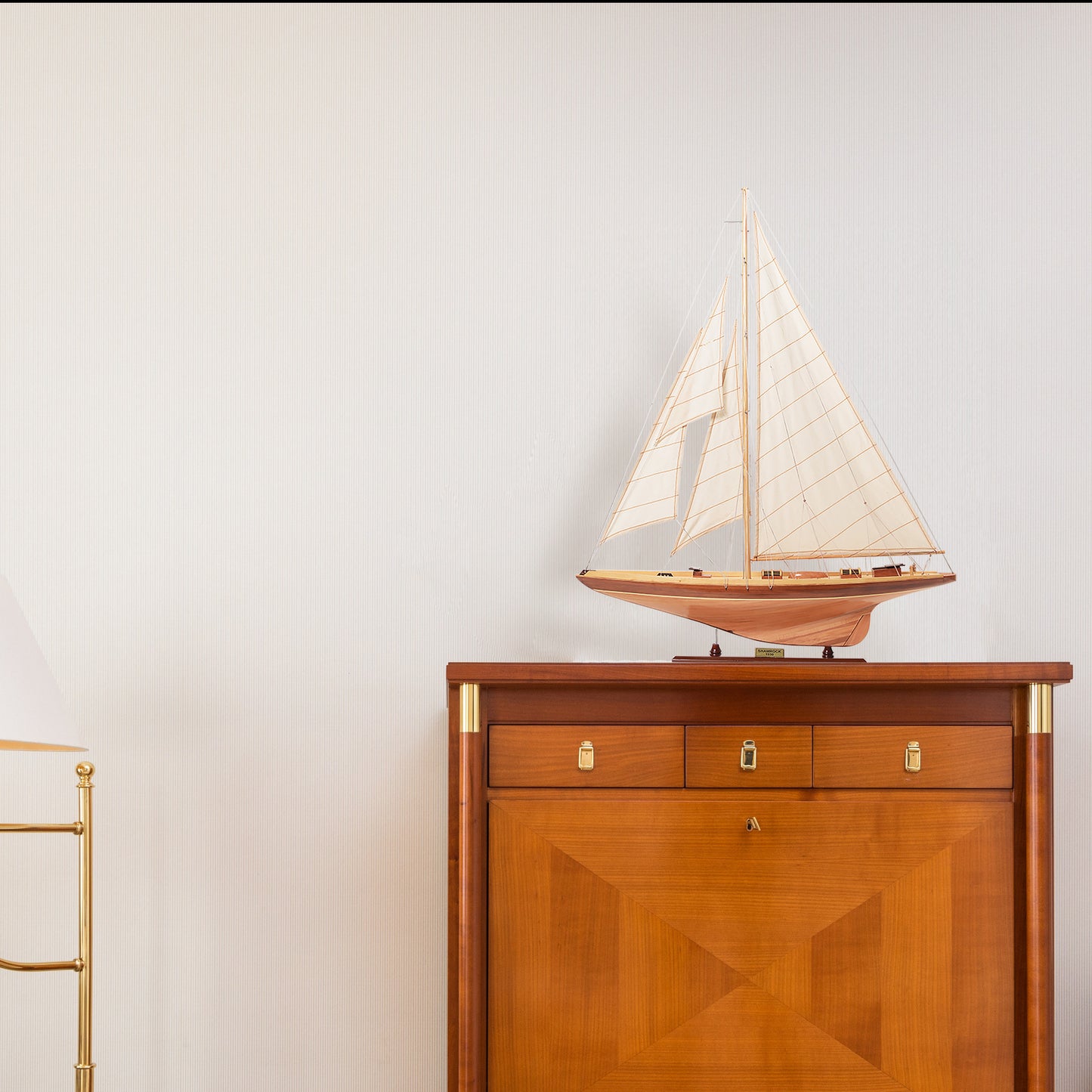 SHAMROCK Model Yacht L | Fully Assembled Wooden Ship Model For Wholesale