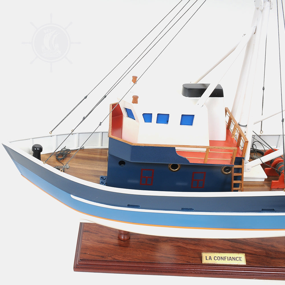 LA CONFIANCE MODEL BOAT PAINTED | Museum-quality | Fully Assembled Wooden Model boats
