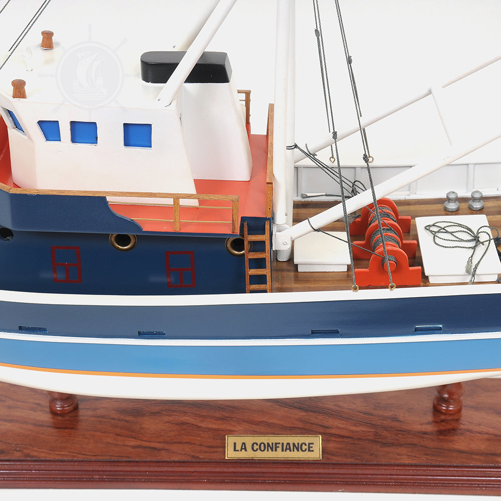 LA CONFIANCE MODEL BOAT PAINTED | Museum-quality | Fully Assembled Wooden Model boats