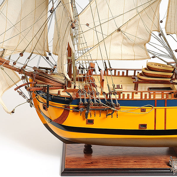 HMS ENDEAVOUR PAINTED | High-quality | Fully Assembled Wooden Ship Models For Wholesale