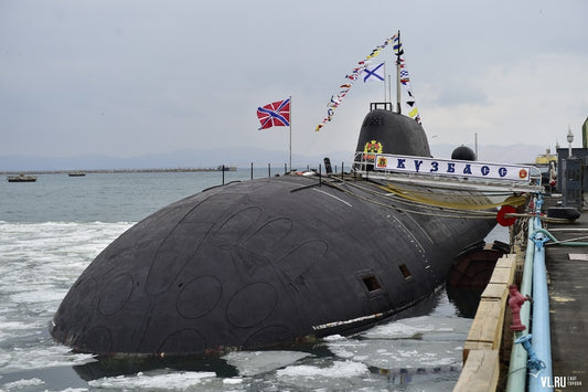 Russian K-152 Nerpa Akula-Class Submarine (Project 971) 36 Inches Model