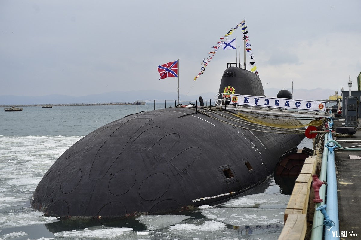 Russian K-152 Nerpa Akula-Class Submarine (Project 971) 30 Inches Model