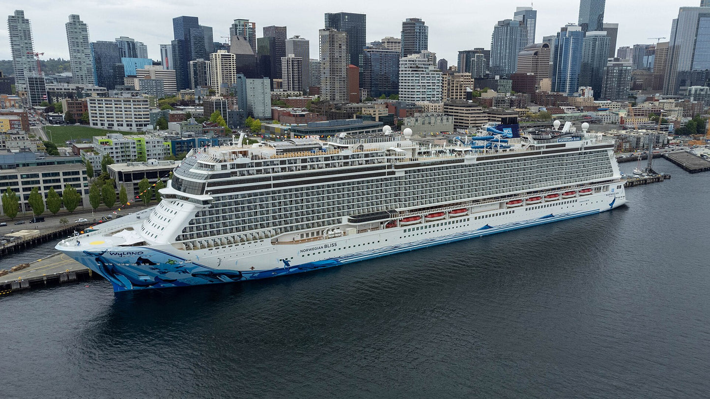 American Norwegian Bliss (Breakaway Plus Class) – Norwegian Cruise Line 36 Inches Ship Model