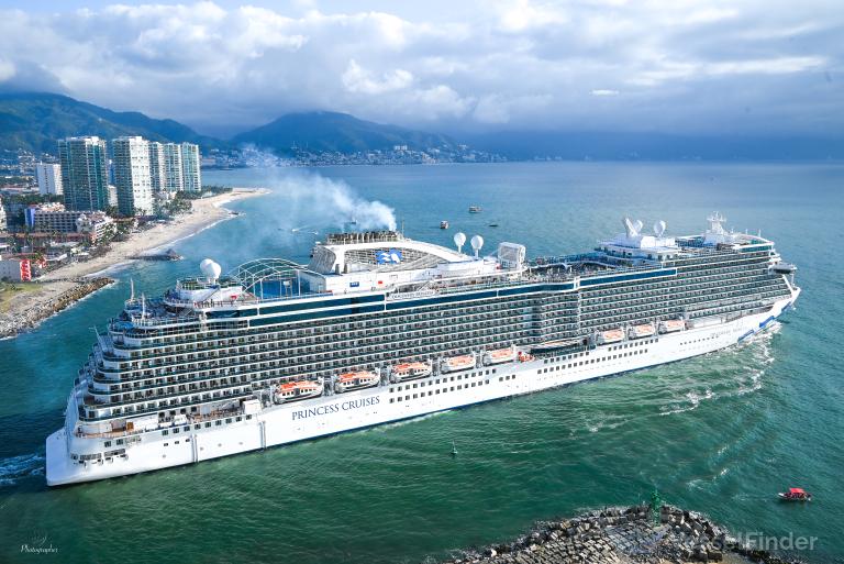 American Discovery Princess (Royal-Class) Cruise Ship 30 Inches Model