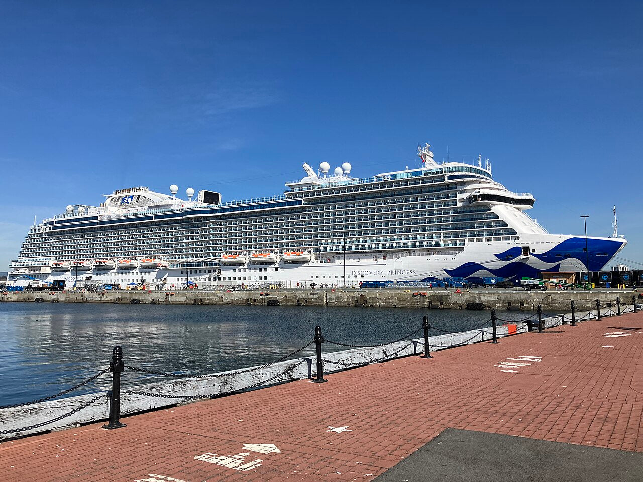 American Discovery Princess (Royal-Class) Cruise Ship 30 Inches Model