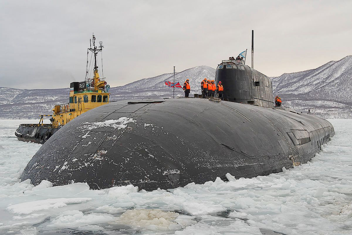 Russian K-141 Kursk Oscar II-Class Submarine (Project 949A) 30 Inches Model