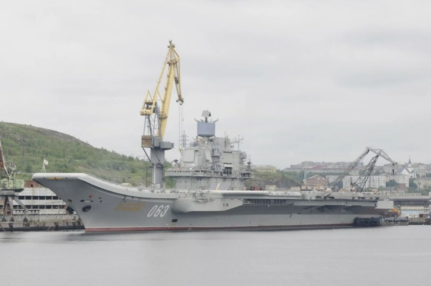 Russian Admiral Kuznetsov (063) 30 Inches Aircraft Carrier Model