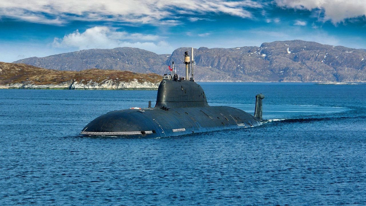 Russian K-152 Nerpa Akula-Class Submarine (Project 971) 30 Inches Model