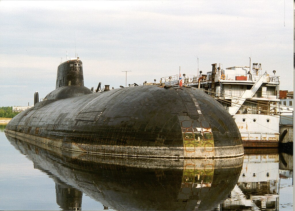 Russian Typhoon-Class Submarine (Project 941 Akula) 36 Inches Model