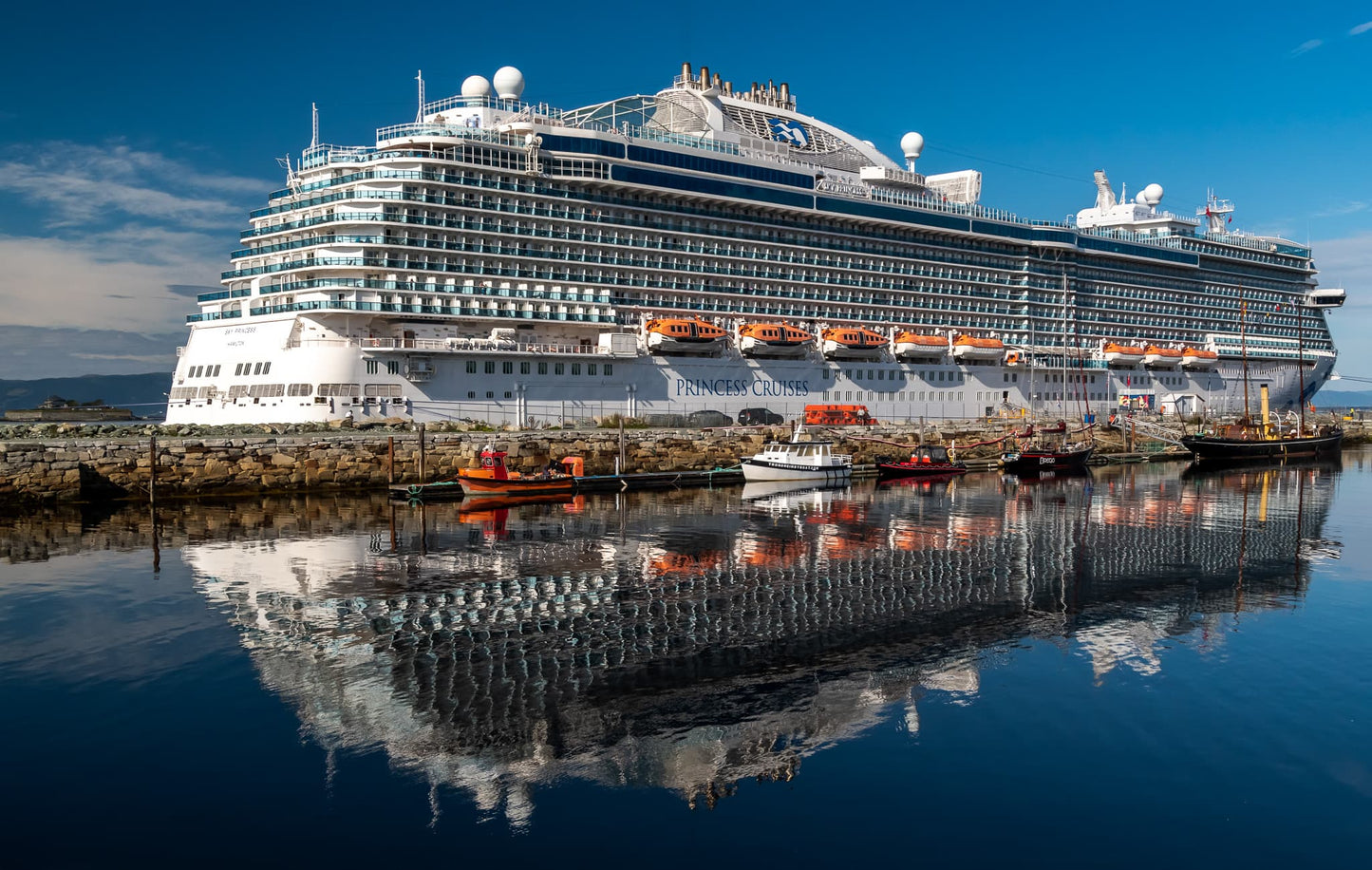 American Sky Princess (Royal-Class) Cruise Ship 36 Inches Model