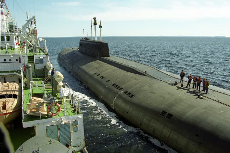 Russian K-141 Kursk Oscar II-Class Submarine (Project 949A) 30 Inches Model