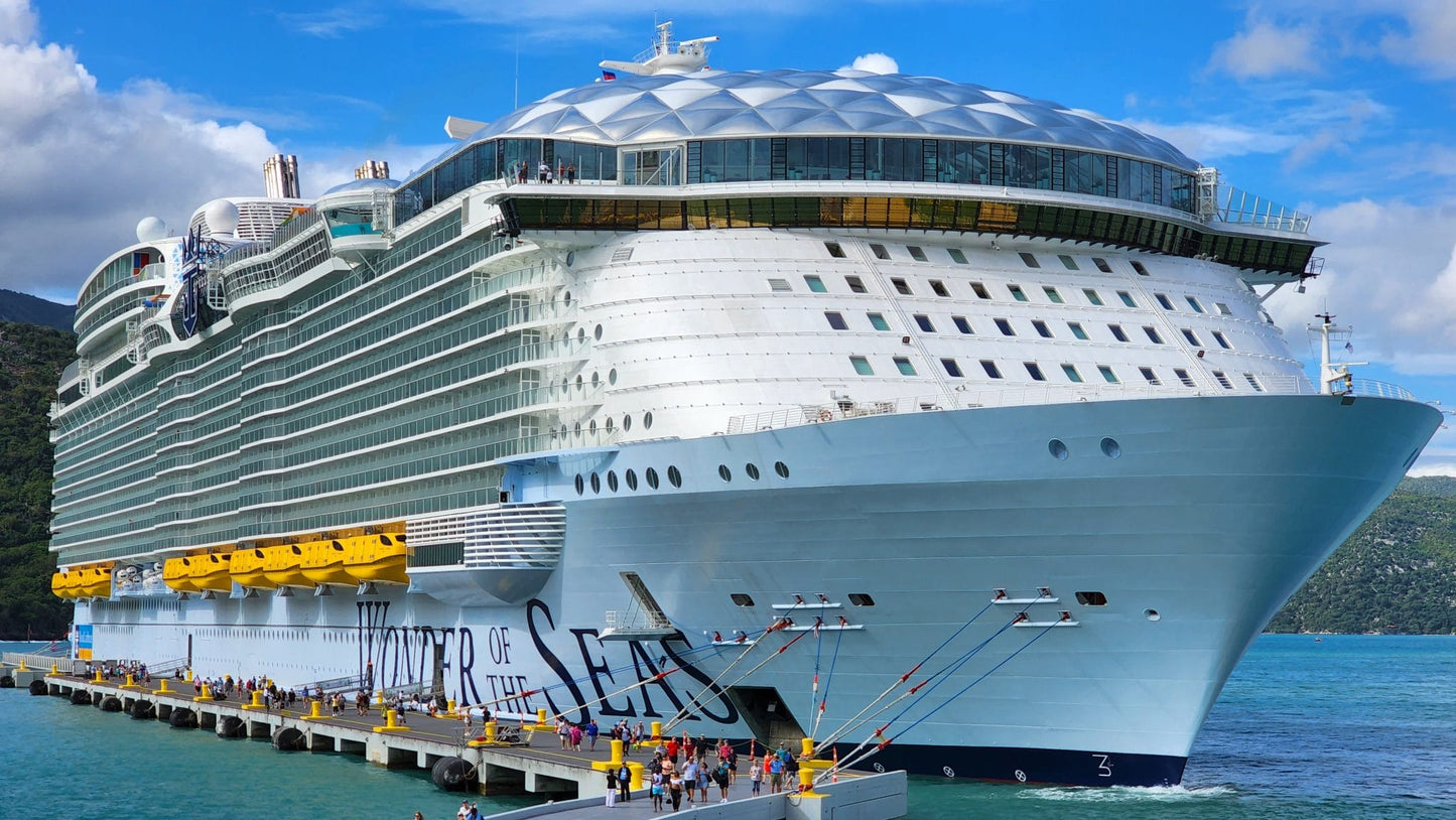 American Wonder of the Seas (Oasis Class) – Royal Caribbean 36 Inches Ship Model