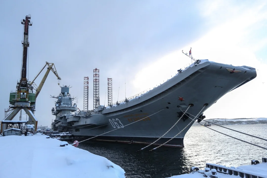 Russian Admiral Kuznetsov (063) 30 Inches Aircraft Carrier Model