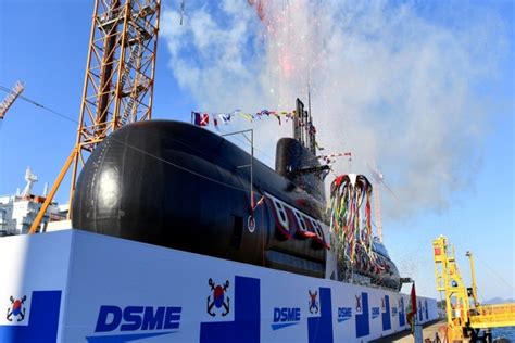 South Korean Dosan Ahn Changho Submarine (KSS-III) 36 Inches Model