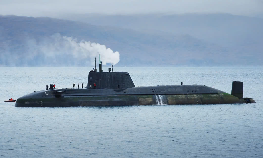 Royal Navy HMS Astute Submarine (S119-Astute Class) 36 Inches Model