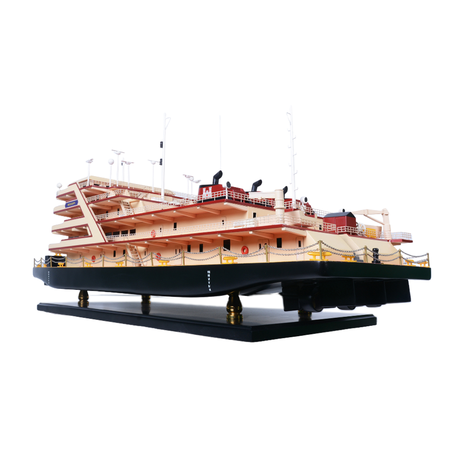 C141 - M/V Mississippi Model 36 inches