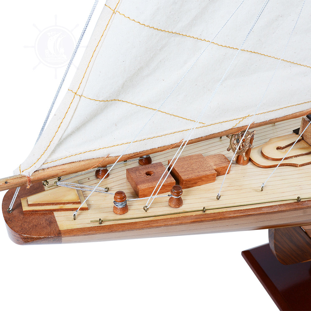 ENDEAVOUR Model Yacht Xlarge | Museum-quality | Fully Assembled Wooden Ship Model For Wholesale