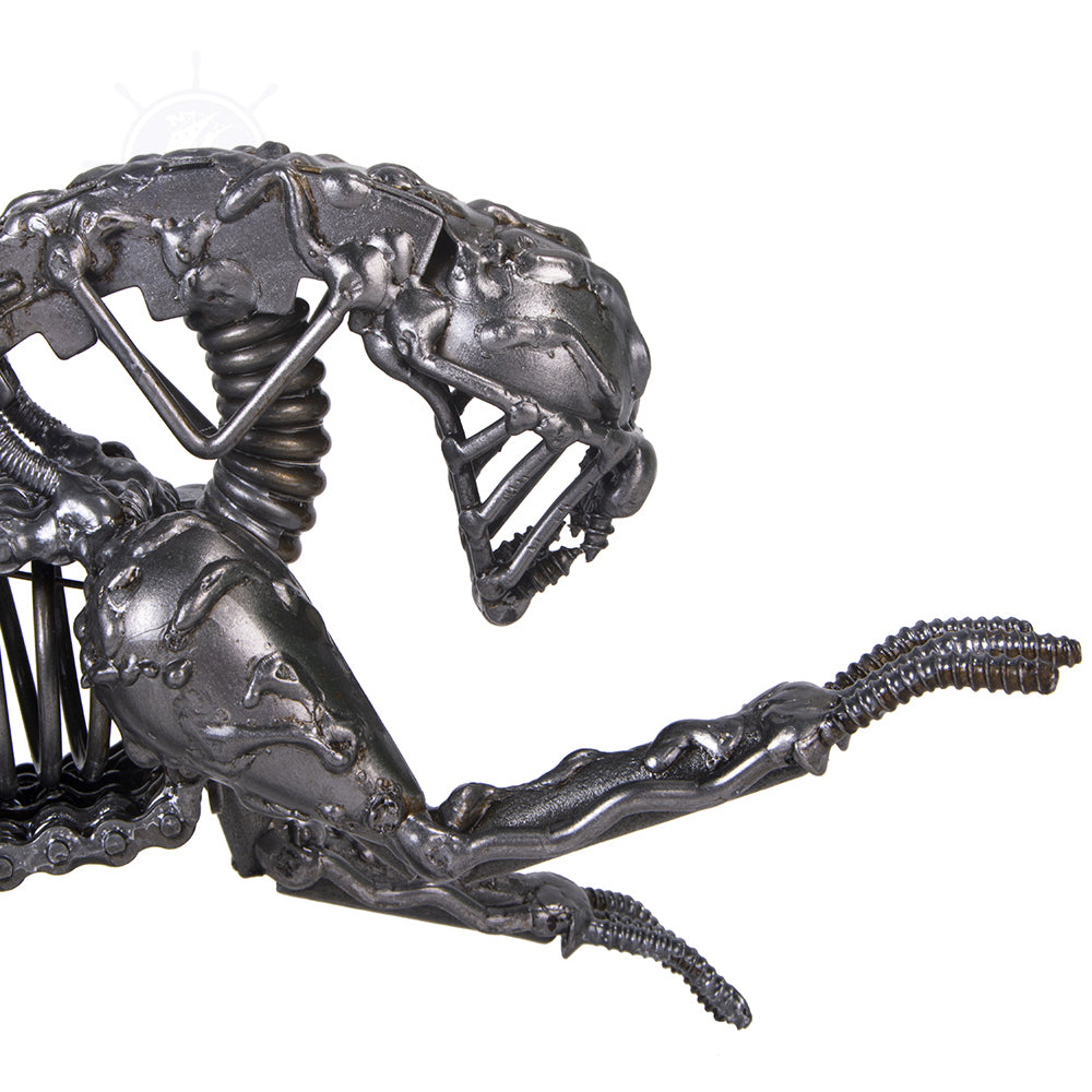 Metal Alien Xenomorph XX121