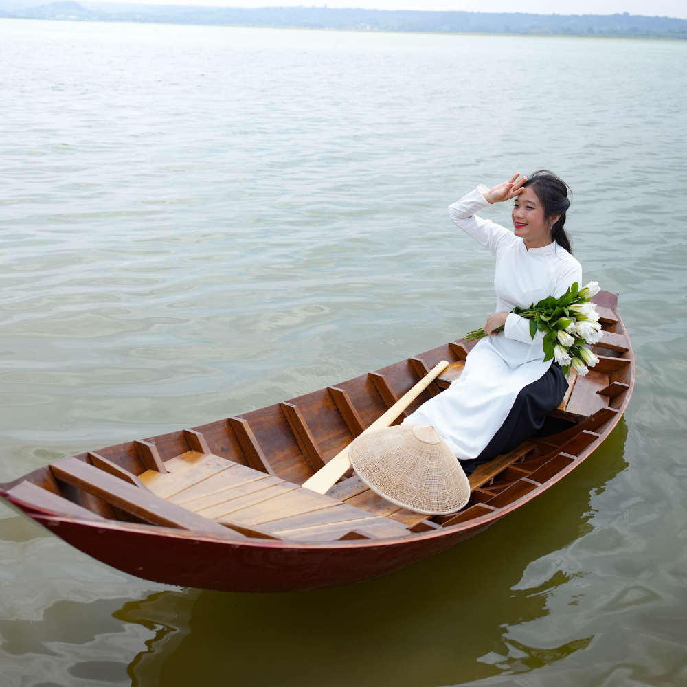 SMALL SOUTH EAST ASIA SAMPAN BOAT RED BOTTOM | WOODEN BOAT | CANOE | KAYAK | GONDOLA | DINGHY For Wholesale