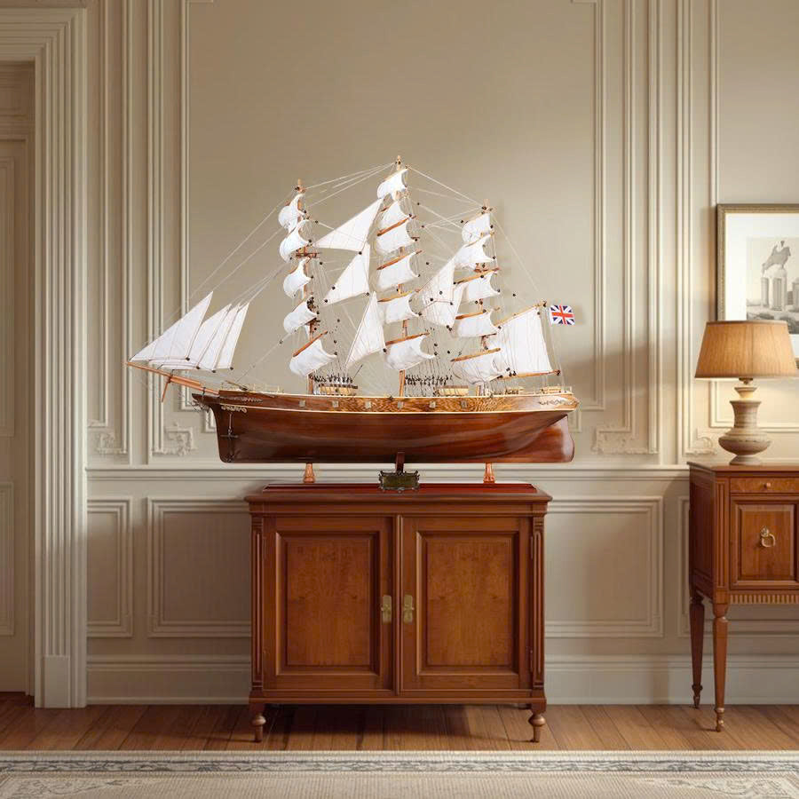 T016C - Cutty Sark (Black Wpod) Curved Sail L70