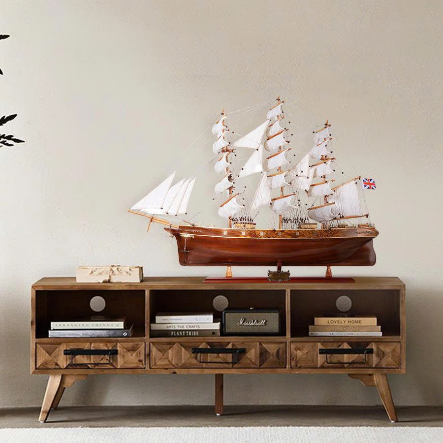 T016C - Cutty Sark (Black Wpod) Curved Sail L70