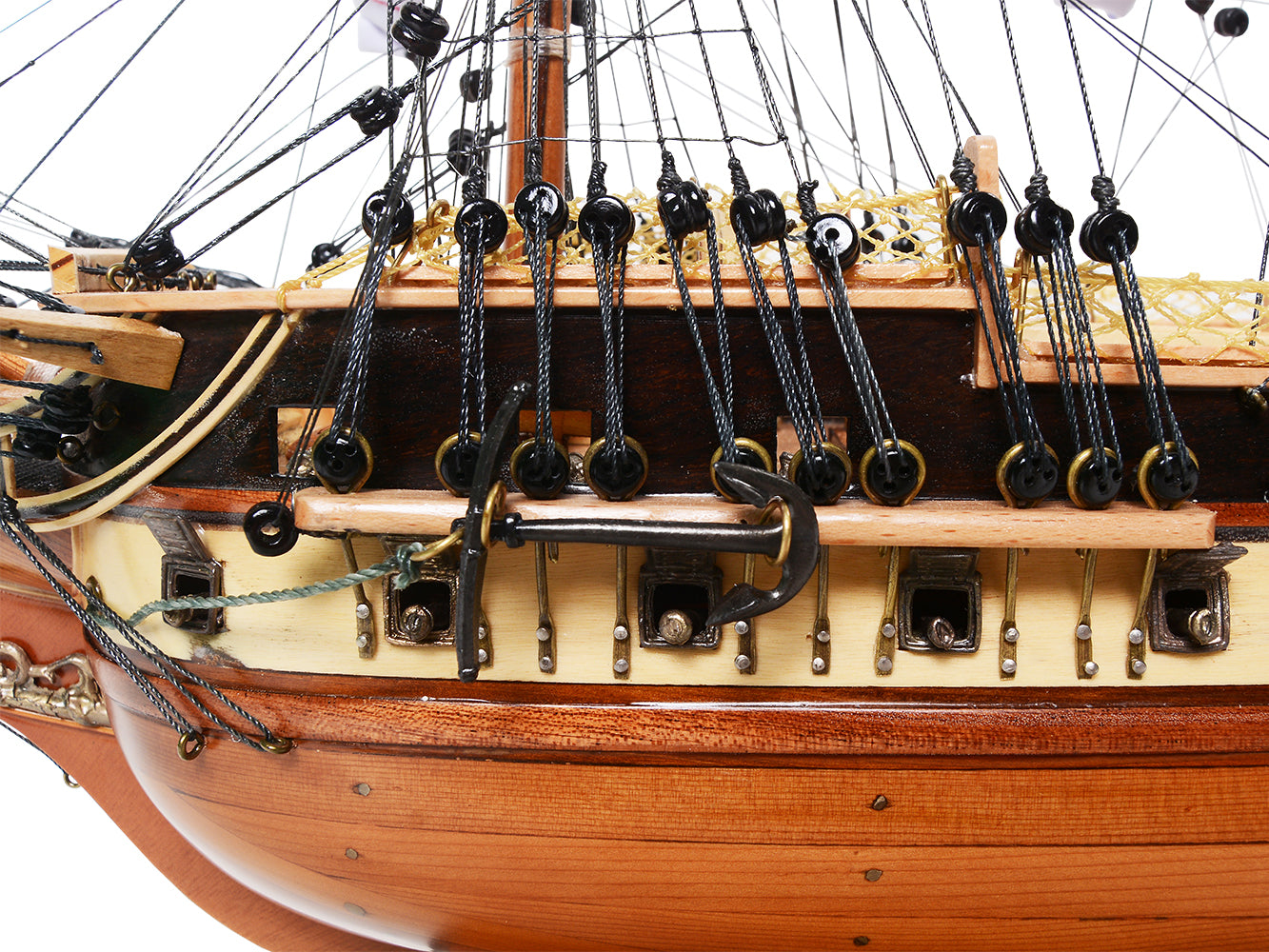 USS CONSTITUTION MIDSIZE WITH DISPLAY CASE | High-quality | Fully Assembled Wooden Ship Model