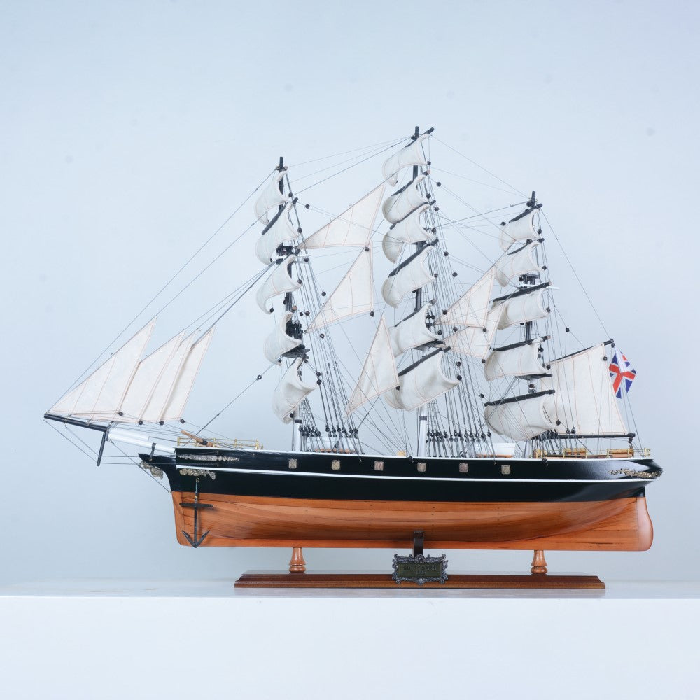 T123C - Cutty Sark (curved sail)