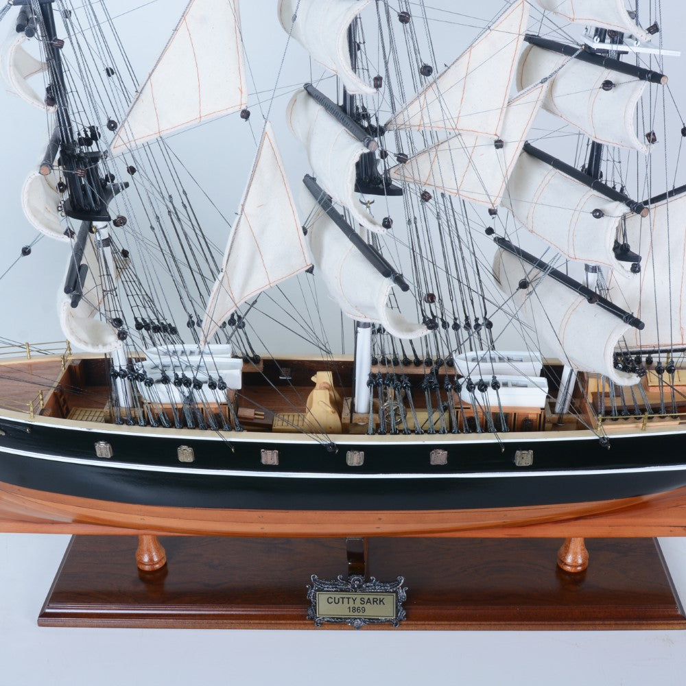 T123C - Cutty Sark (curved sail)