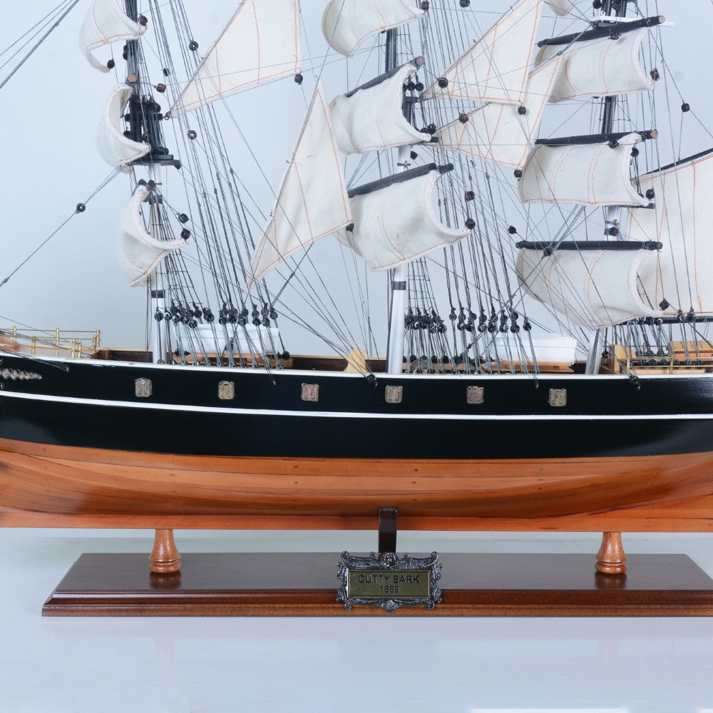 T123C - Cutty Sark (curved sail)