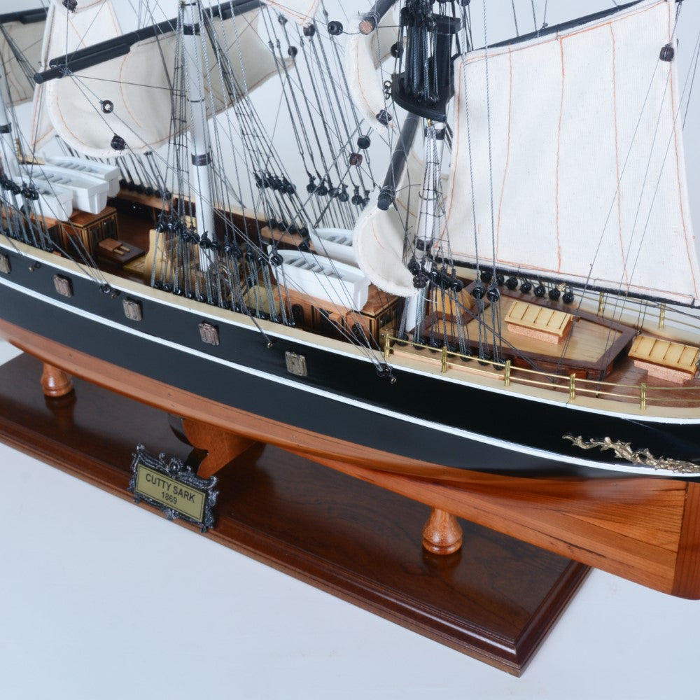 T123C - Cutty Sark (curved sail)