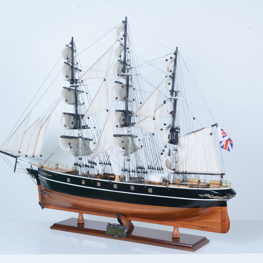 T123C - Cutty Sark (curved sail)
