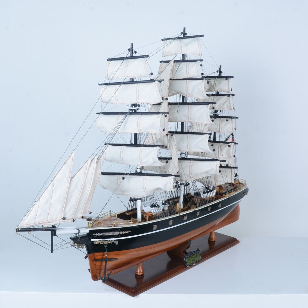 T123C - Cutty Sark (curved sail)