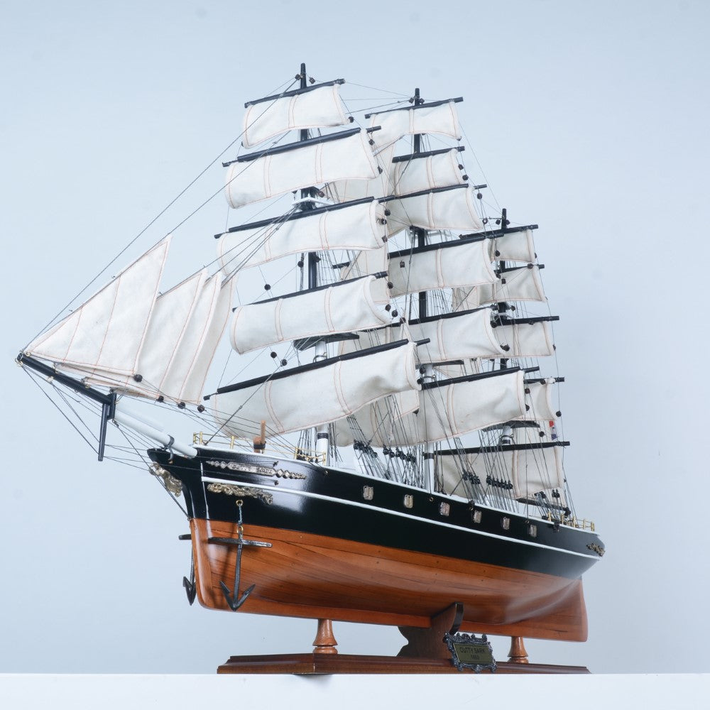 T123C - Cutty Sark (curved sail)