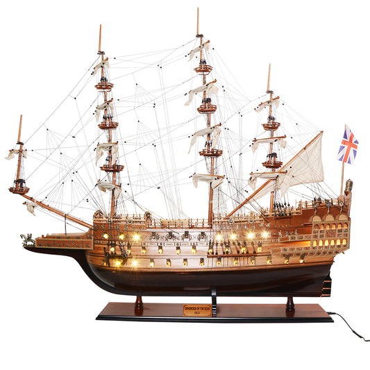 T374 - Sovereign of the Sea XL with lights