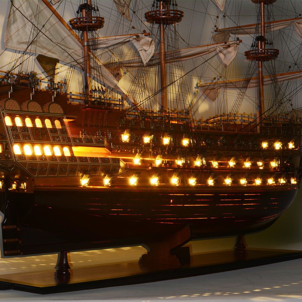 T374 - Sovereign of the Sea XL with lights