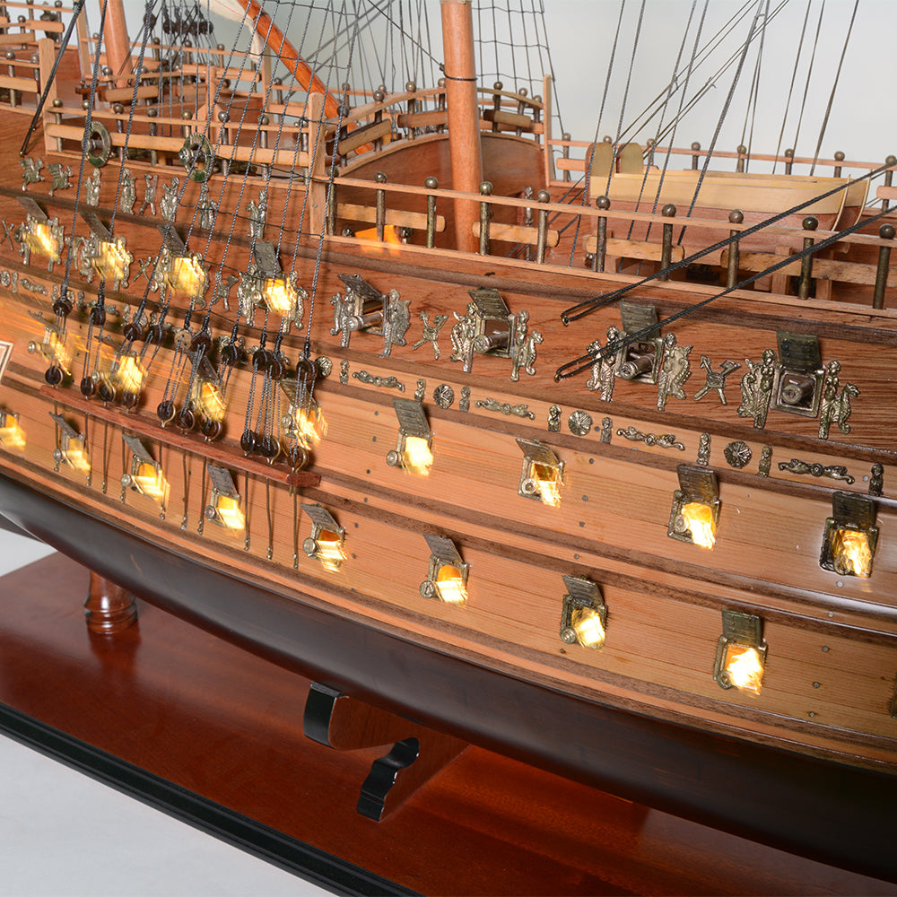 T374 - Sovereign of the Sea XL with lights