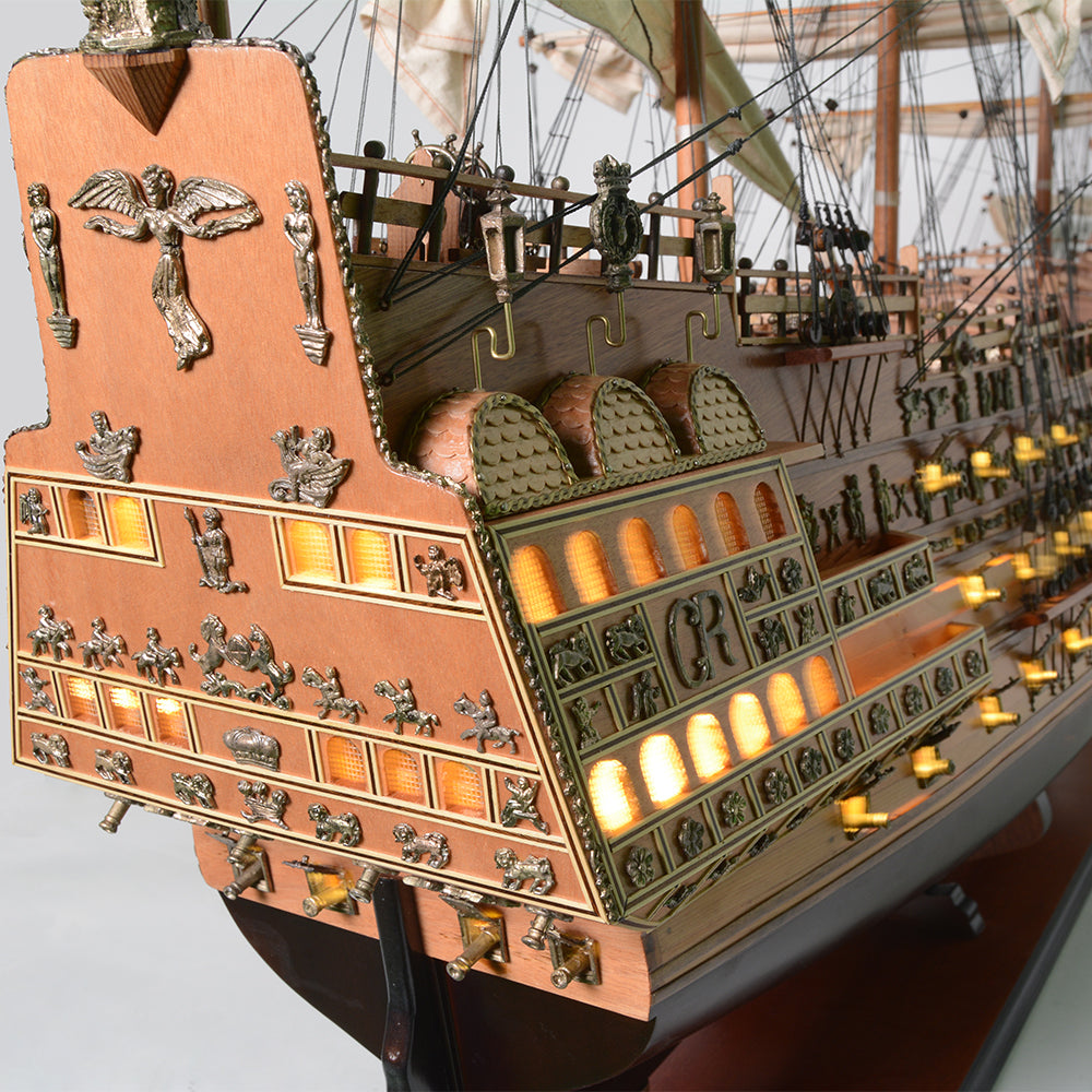 T374 - Sovereign of the Sea XL with lights