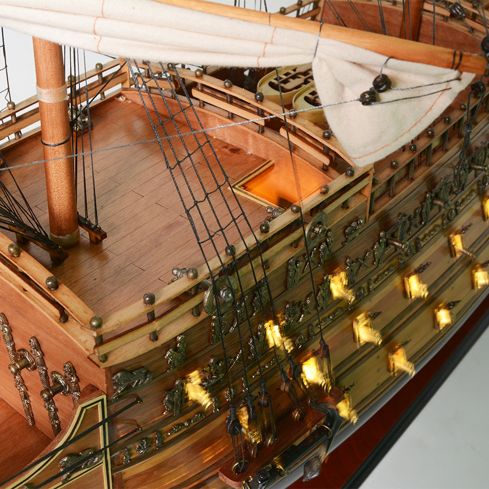 T374 - Sovereign of the Sea XL with lights