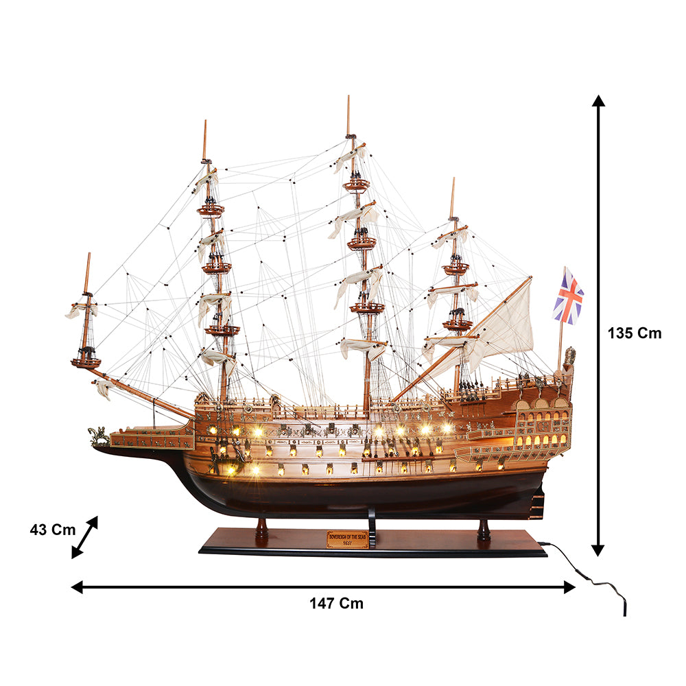 T374 - Sovereign of the Sea XL with lights