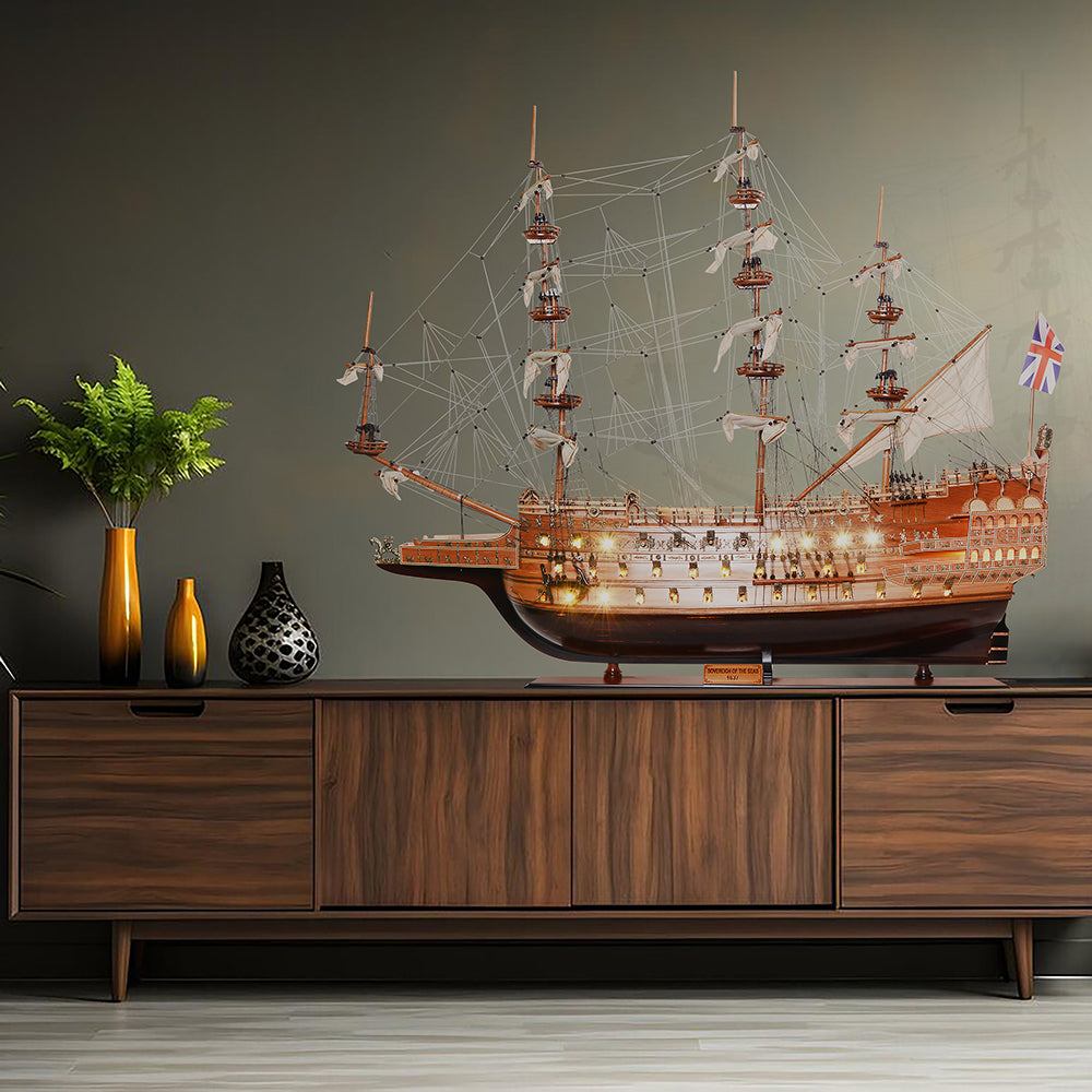 T374 - Sovereign of the Sea XL with lights