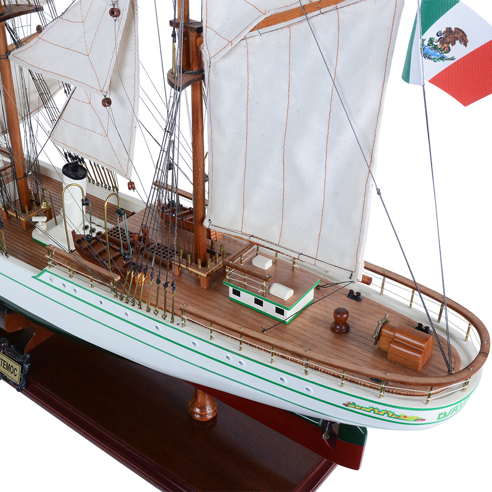 T391 - Cuauhtemoc Large (curved sails) L80