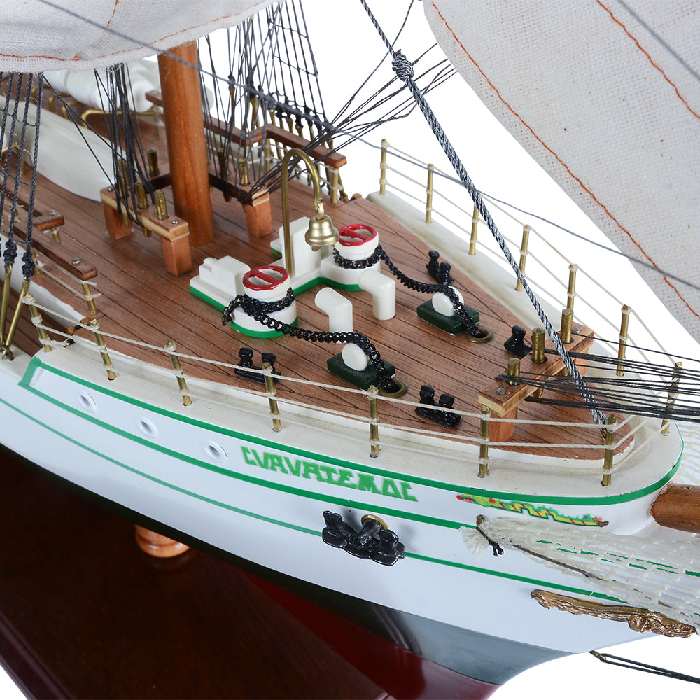 T391 - Cuauhtemoc Large (curved sails) L80