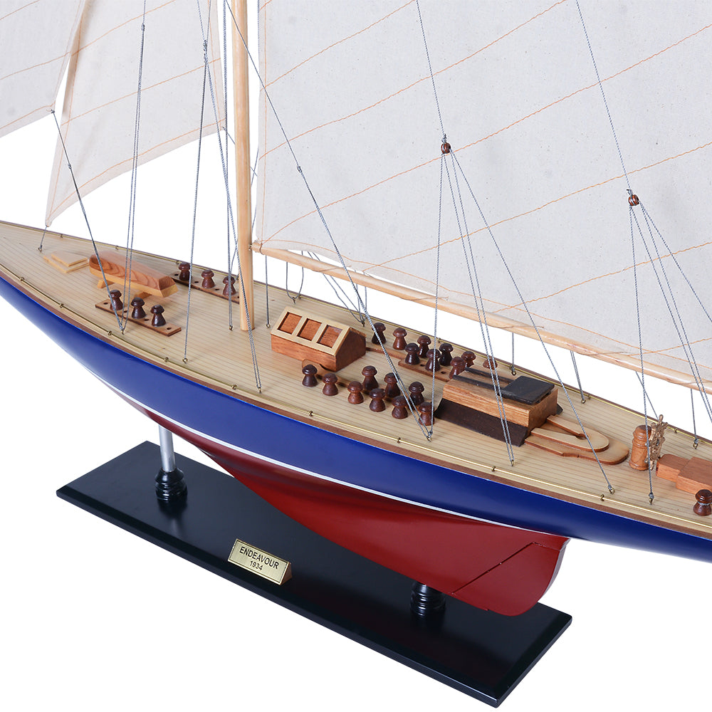 Y086 - Endeavour Painted Red & Blue